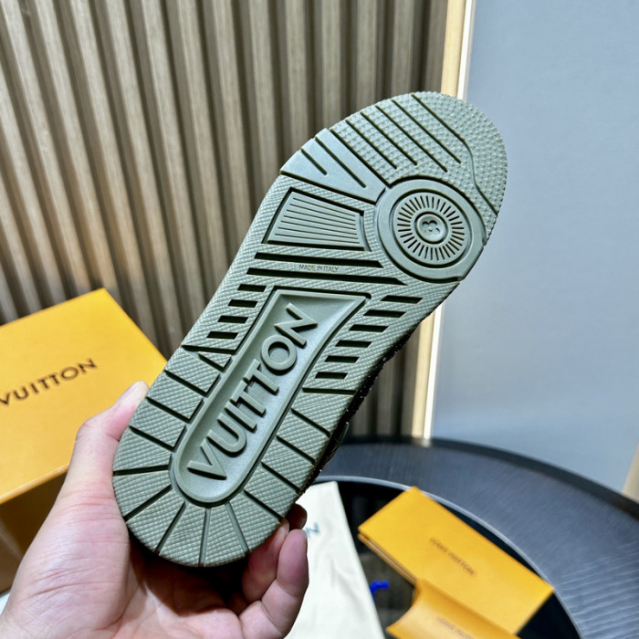 L0VT SNEAKER