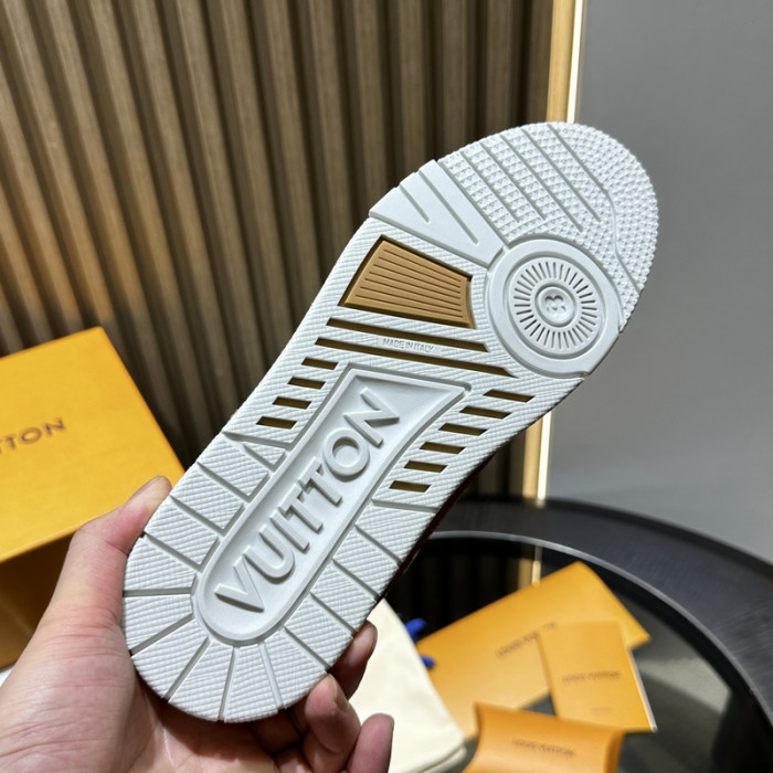 L0VT SNEAKER