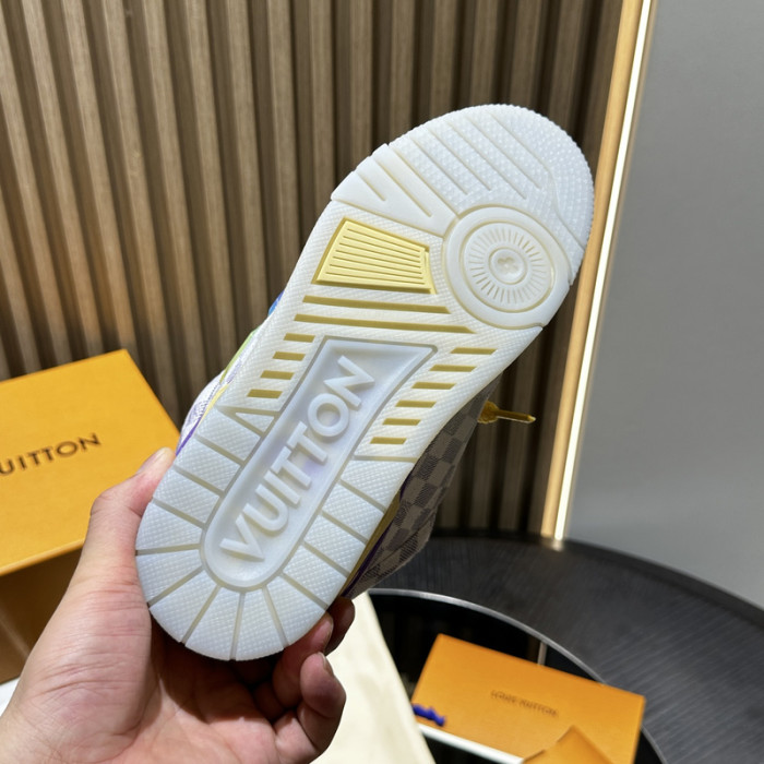 L0VT SNEAKER