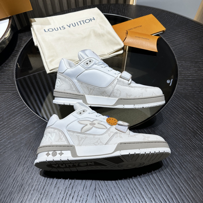 L0VT SNEAKER