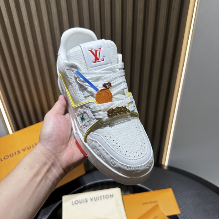 L0VT SNEAKER