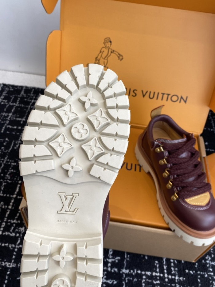 L0VT SNEAKER