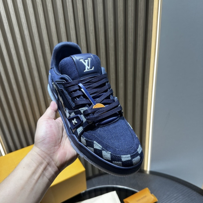L0VT SNEAKER