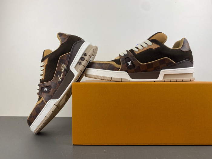 L0VT SNEAKER