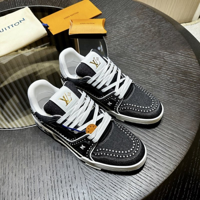 L0VT SNEAKER