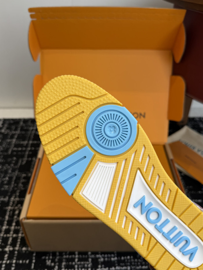 L0VT SNEAKER
