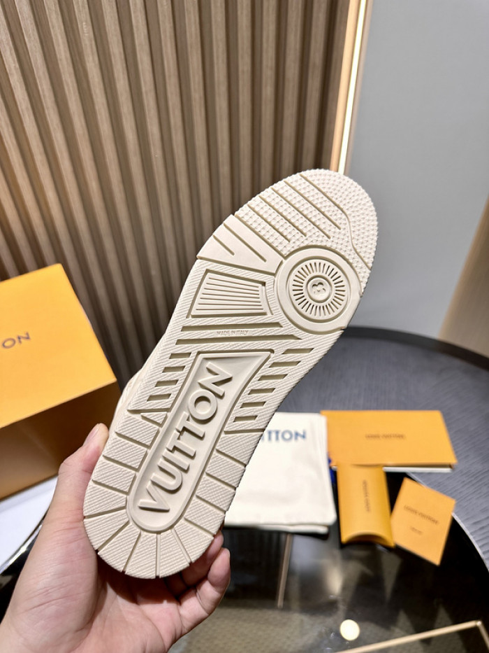 L0VT SNEAKER
