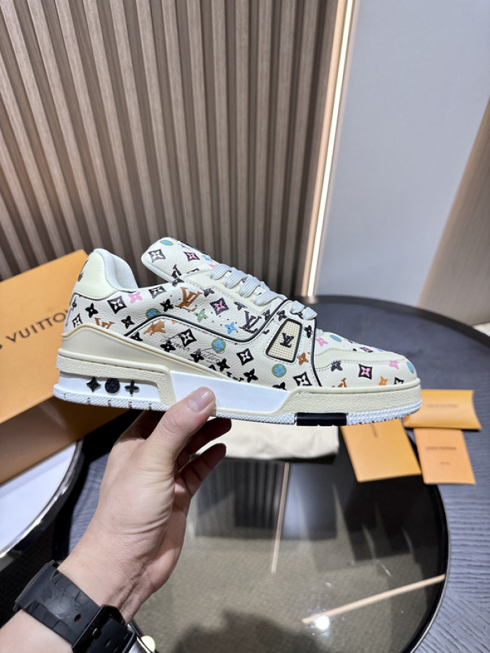 L0VT SNEAKER