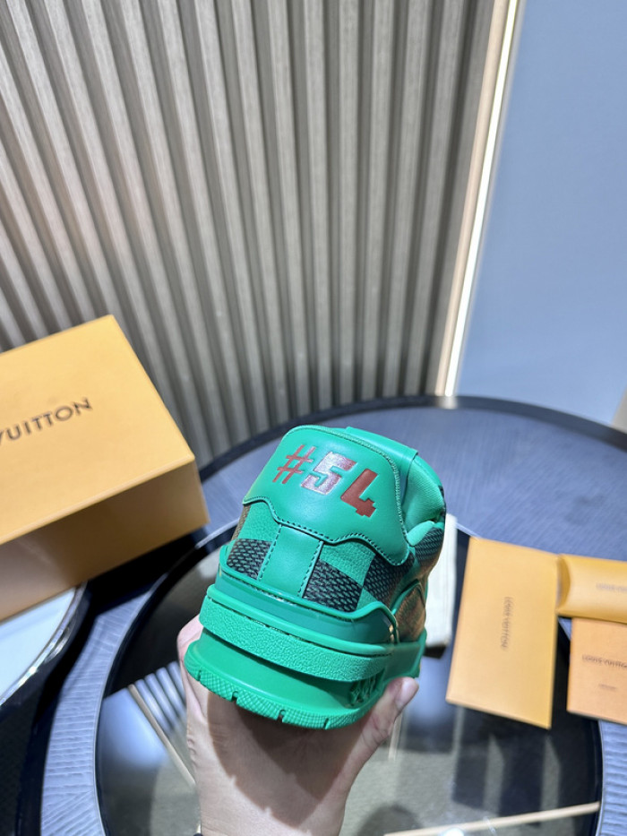 L0VT SNEAKER