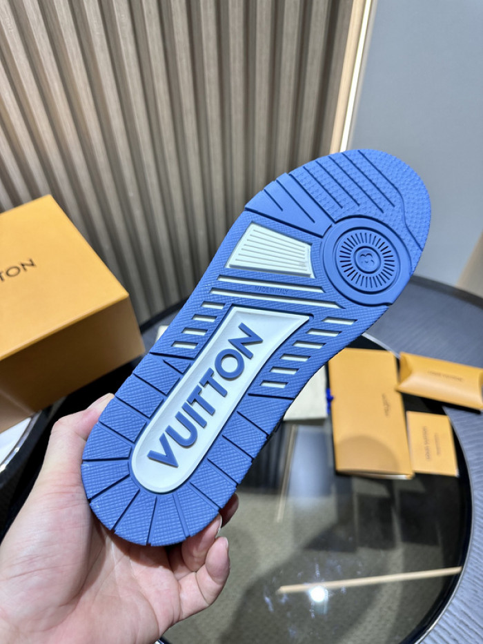 L0VT SNEAKER