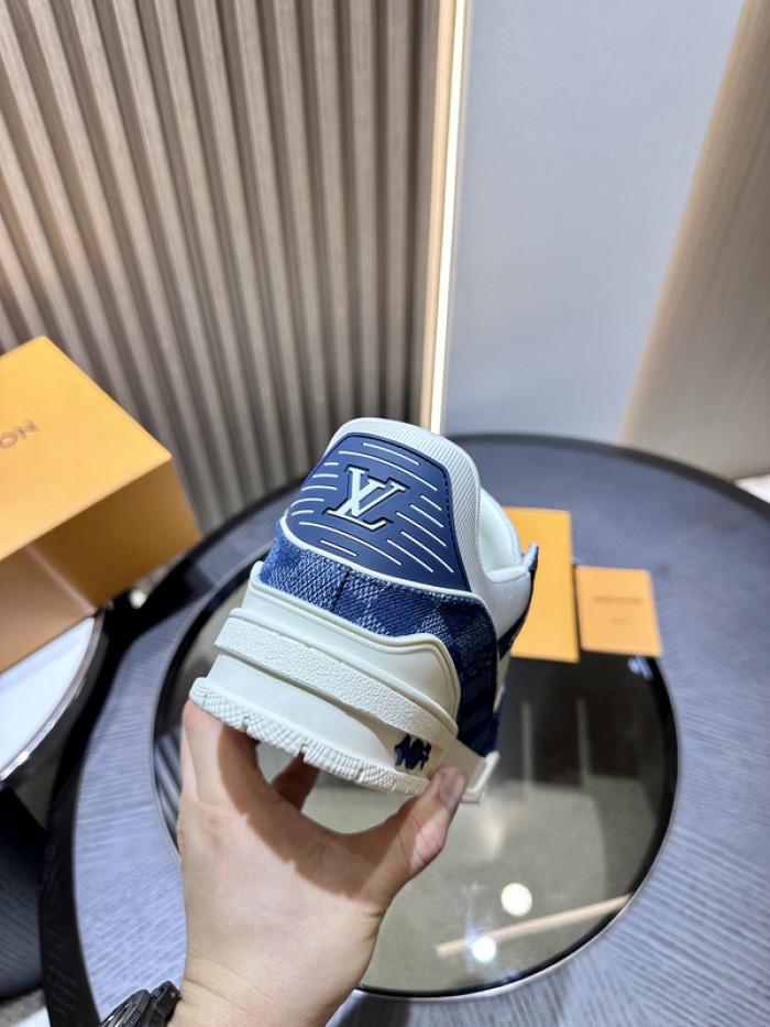 L0VT SNEAKER