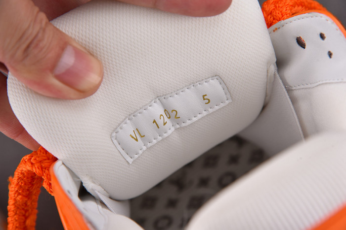 L0VT SNEAKER