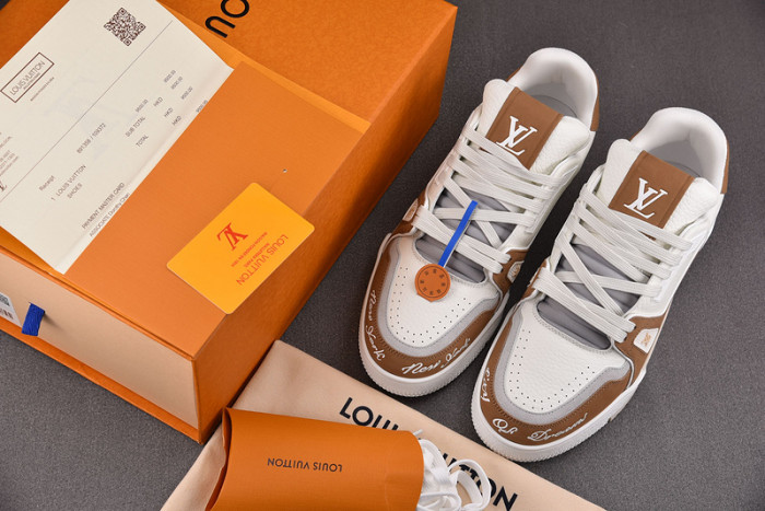 L0VT SNEAKER