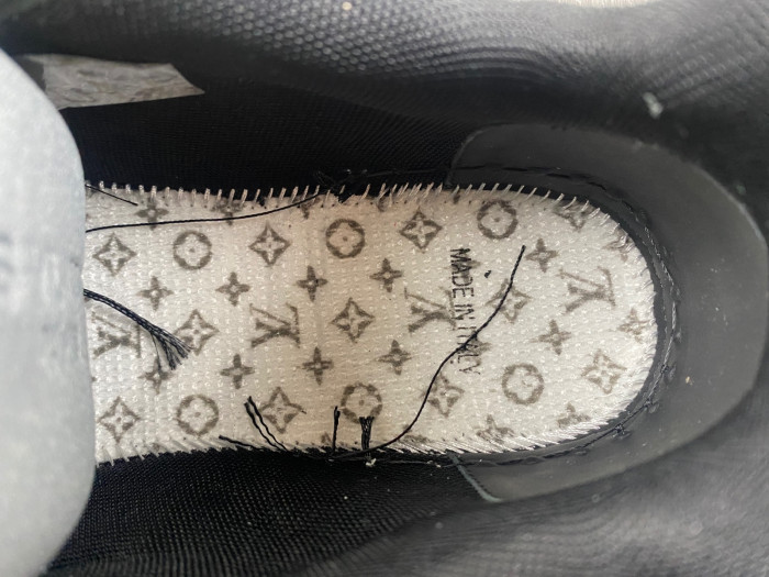 L0VT SNEAKER