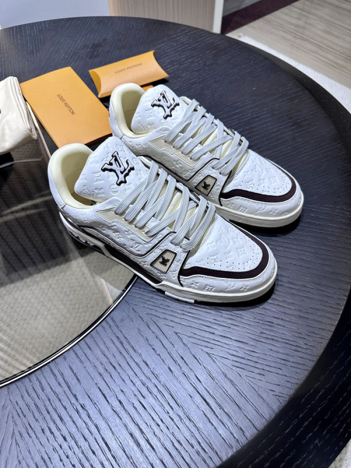 L0VT SNEAKER