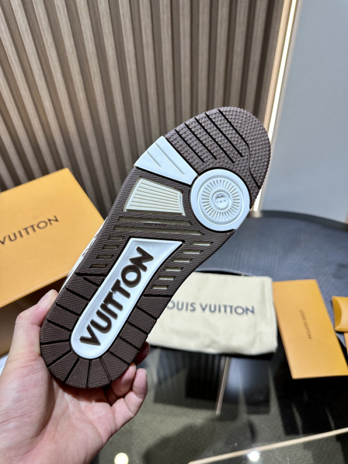 L0VT SNEAKER